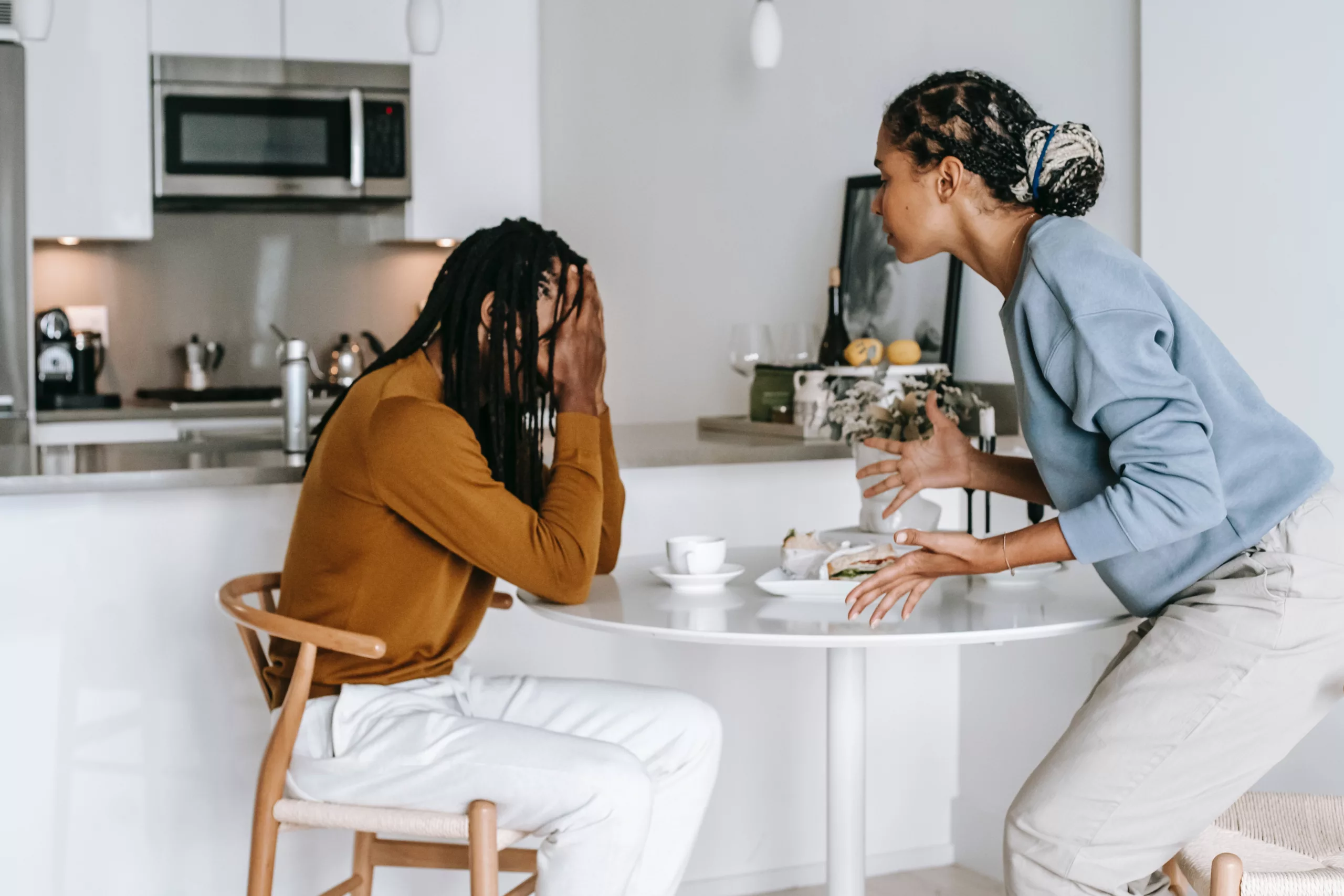 20 Signs She's Using You and Keeping You as an Option: What You Can Do